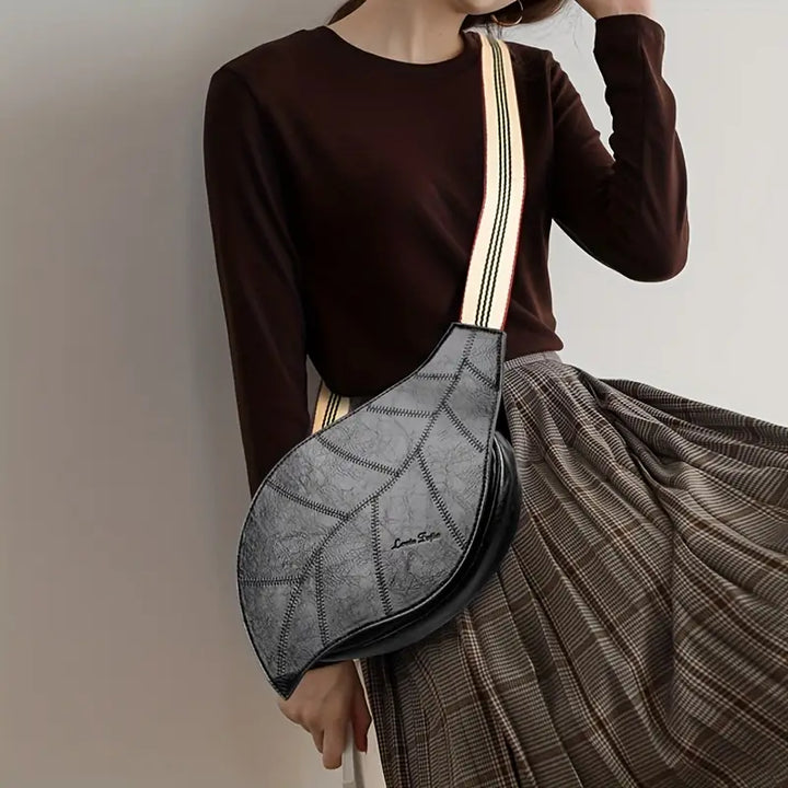 Carmela - Bőr Válltáska állítható Pánttal és Csatral