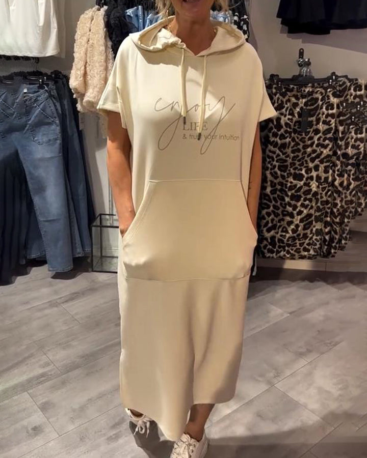 Nadia - Elegáns Ruha Kapucnival