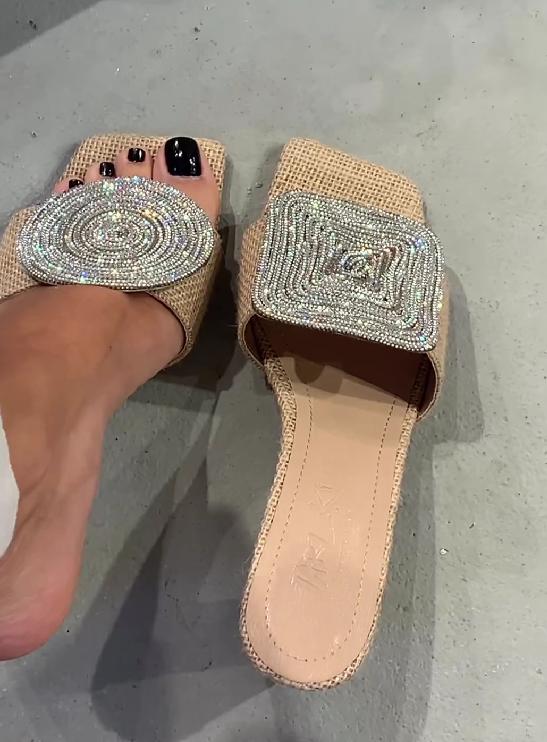 Wanwisa - Négyszögletes Szandál Kerek Sarokkal