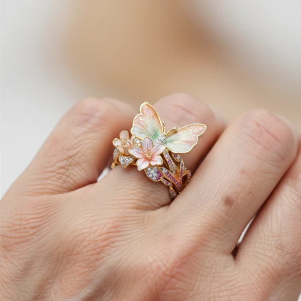 PetalWings - A Természet Csillogó Pillangós Gyűrűje Kubikus Cirkóniával