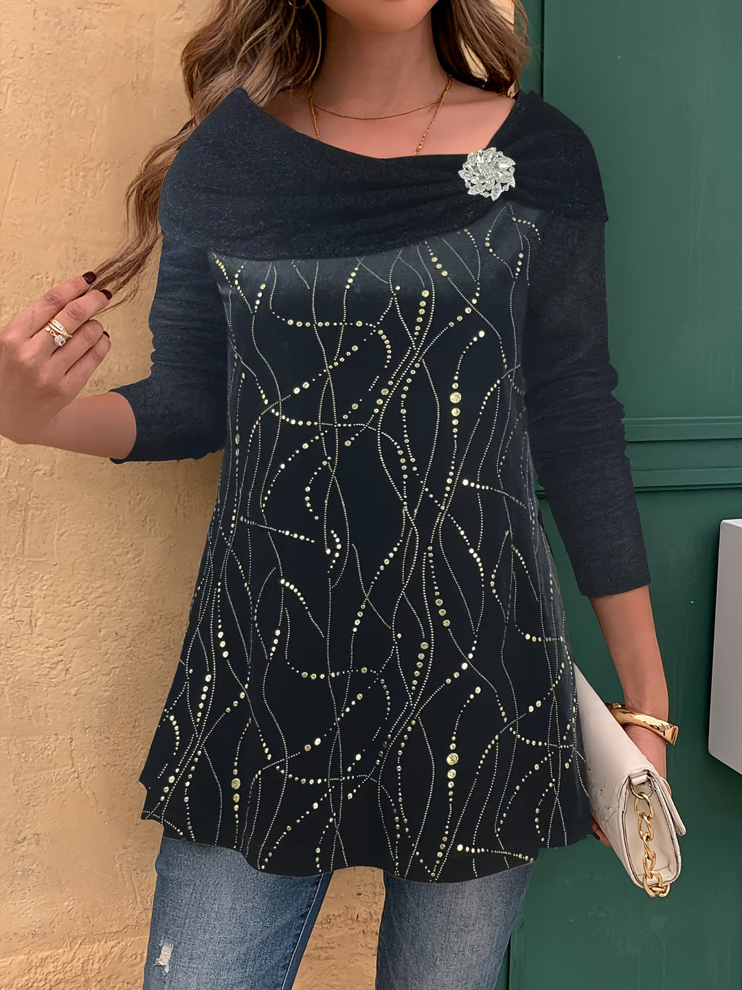 Hedda – Elegáns Vállakat Szabadon Hagyó Blúz