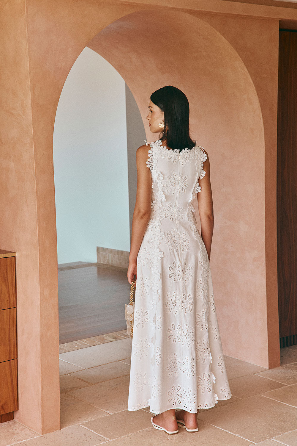 Loreina - Hímzett Virágdíszes Maxi Ruha