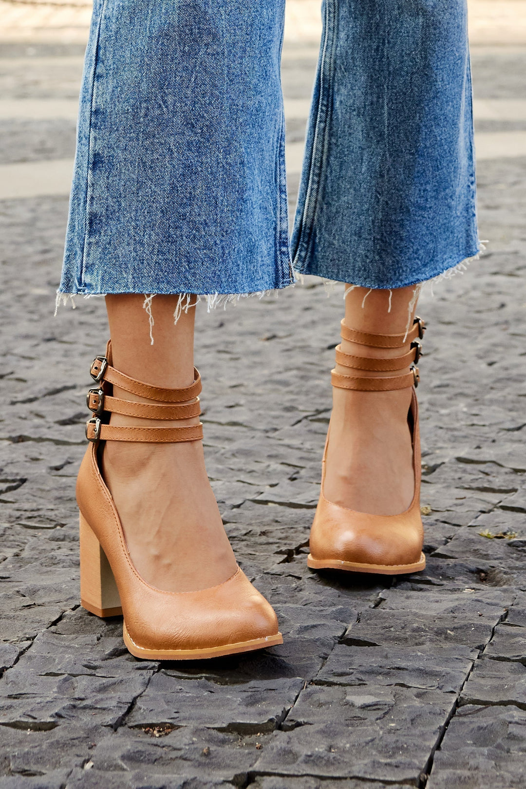 Caa – Egyszerű Szandál Bokapánttal