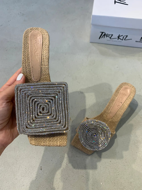 Wanwisa - Négyszögletes Szandál Kerek Sarokkal