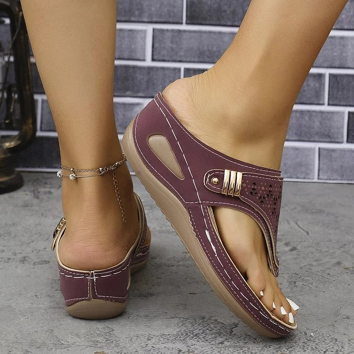 Tiara - Stílusos ék Alakú Szandál