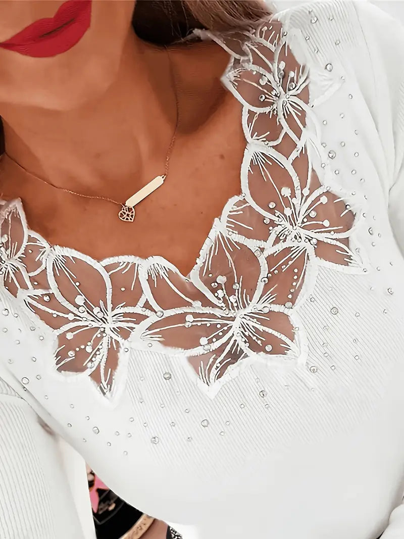 Nizara – Elegáns V-Nyakú Blúz Csipkével