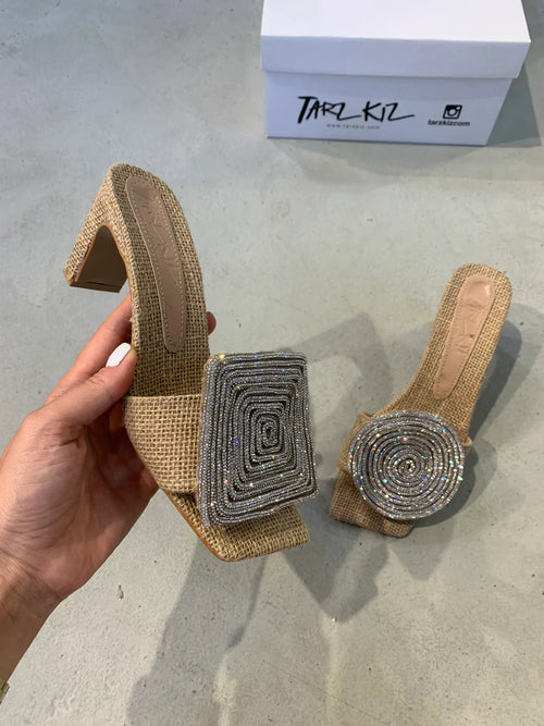 Wanwisa - Négyszögletes Szandál Kerek Sarokkal