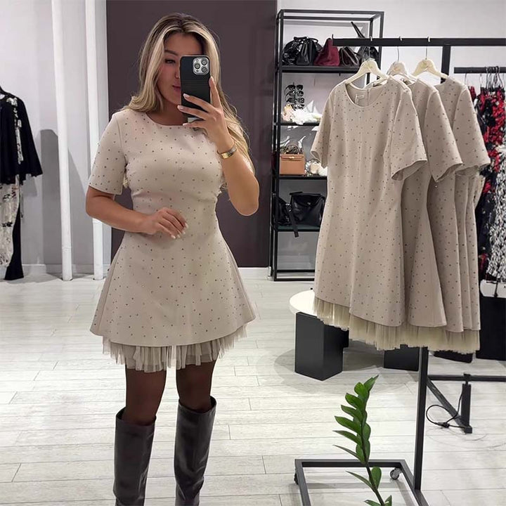 Fawnia - Csillogó mini Ruha rövid Ujjúval és Csipke Szegéllyel