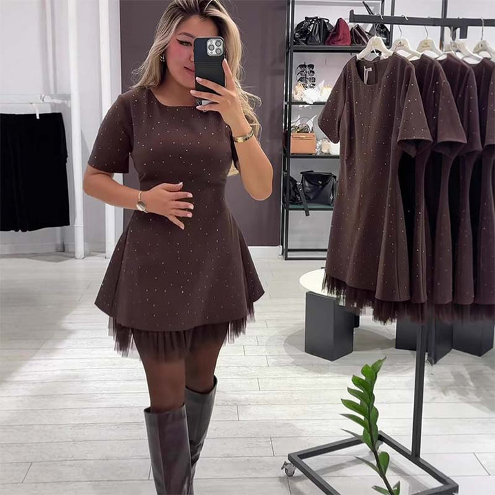 Fawnia - Csillogó mini Ruha rövid Ujjúval és Csipke Szegéllyel