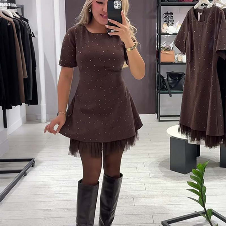 Fawnia - Csillogó mini Ruha rövid Ujjúval és Csipke Szegéllyel