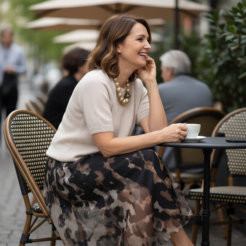 Orli - Elegáns Pulóver és Virágos Szoknya Leopárd Mintával